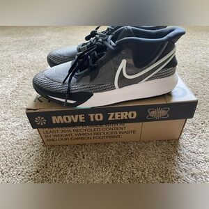 Boy’s Kryie 8 Shoes